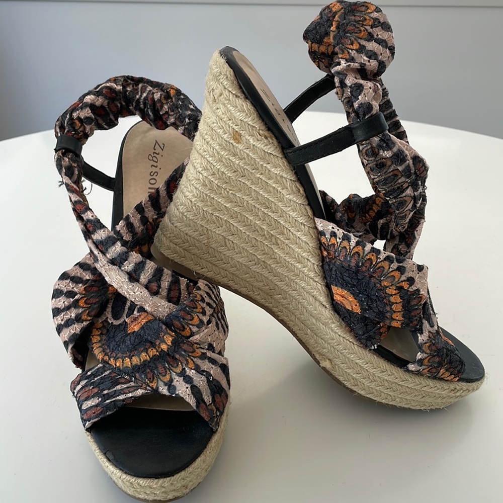Super cute floral platform wedge sandals